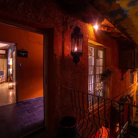 Paul'S Fantasia Boutique Suites-2